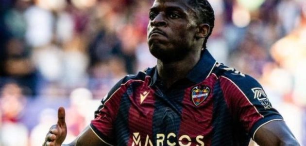 ليفانتي يحسم موقفه من رحيل نجمه الكاميروني إيتا إيونج